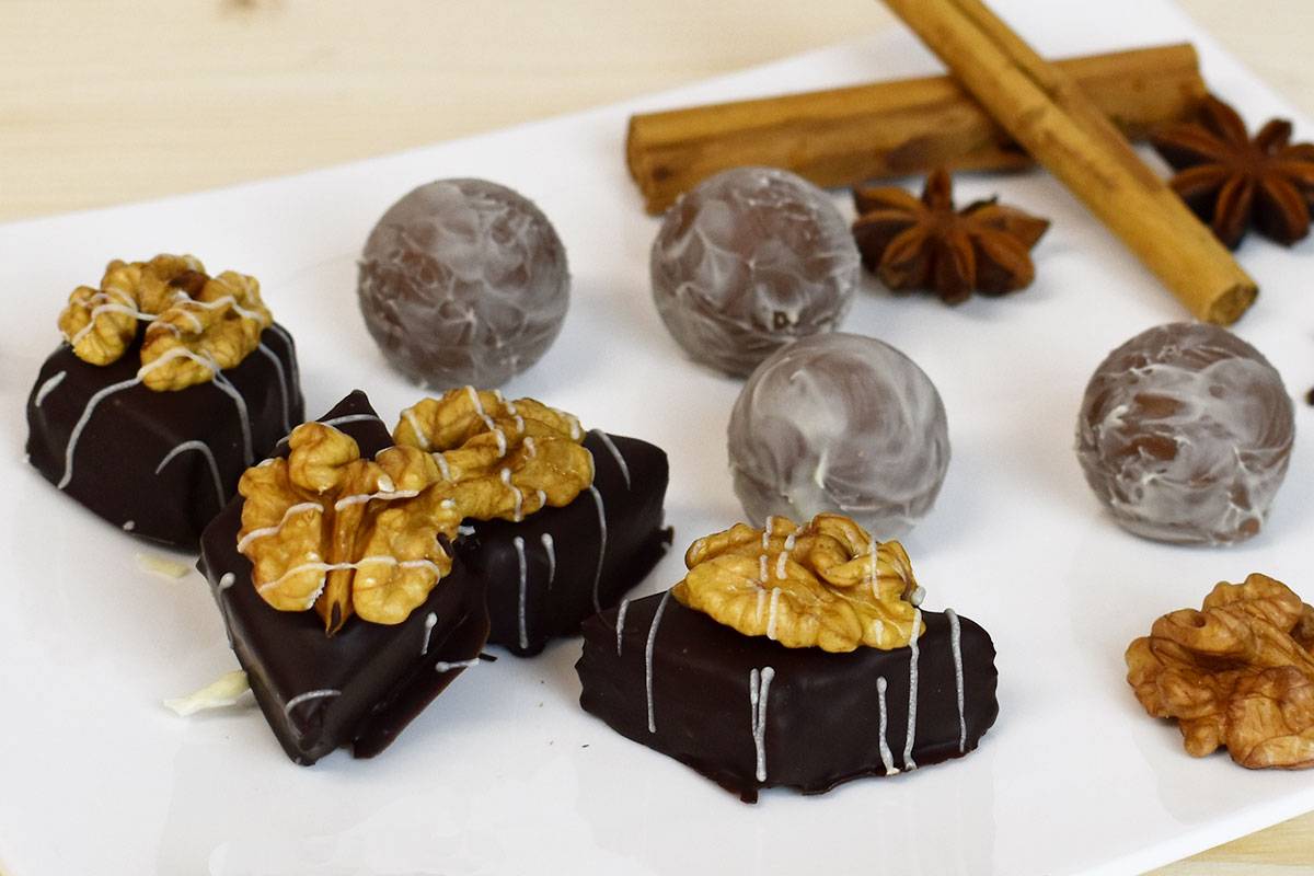 Walnuss-Marzipan &amp; Weihnachtsgew&uuml;rz-Tr&uuml;ffel